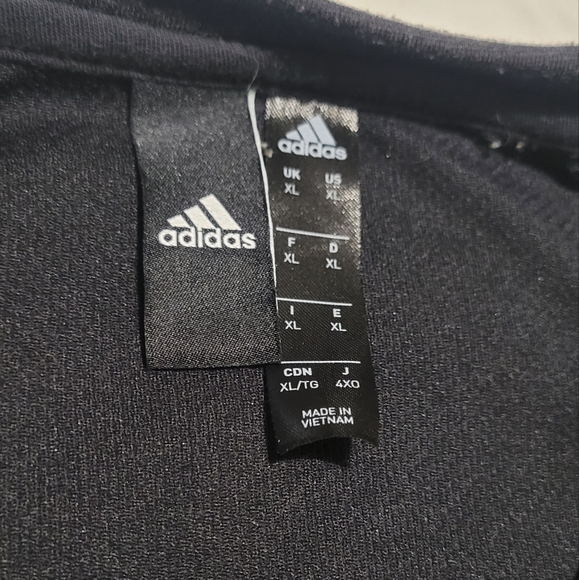 Leafs Tee w/free hat - Picture 2 of 4